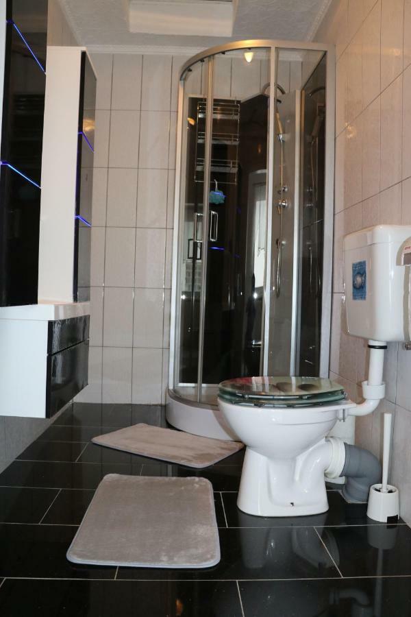 The Lakehouse Villa Neusiedl Am See Wienerstrasse 8 Экстерьер фото